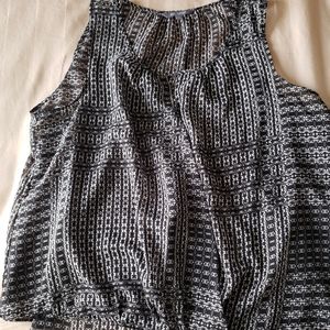 B&w sleeveless top